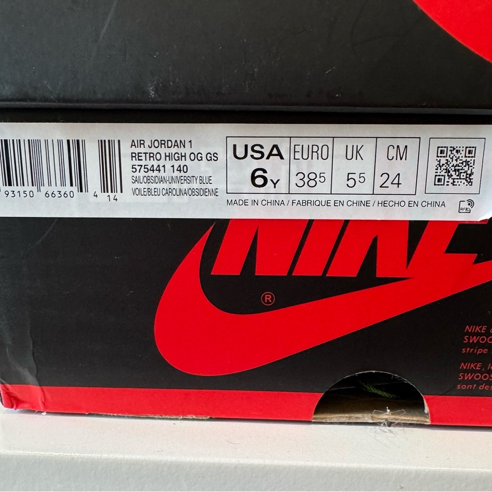 Nike Air Jordan 1 Retro High OG GS in Black and Red